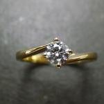 Solitaire Diamond Engagement Ring i..