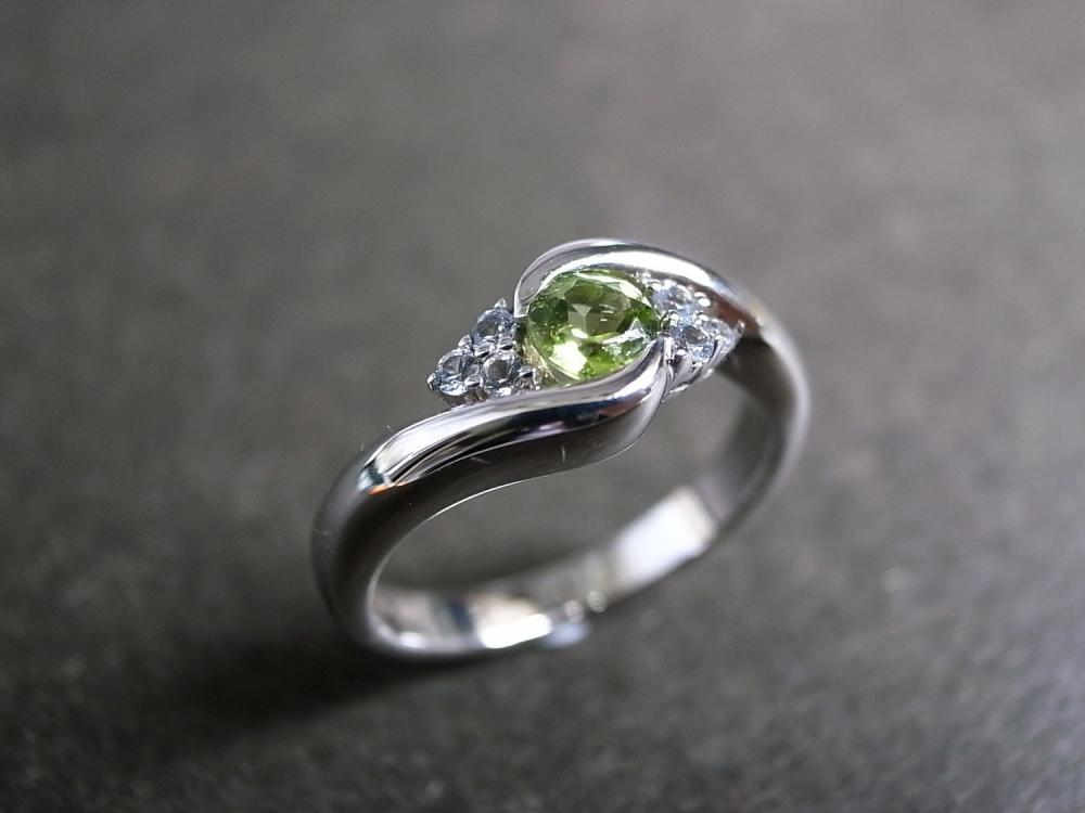 Wedding Ring With Green Sapphire In 14k White Gold