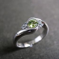 Wedding Ring with Green Sapphire in 14K White Gold